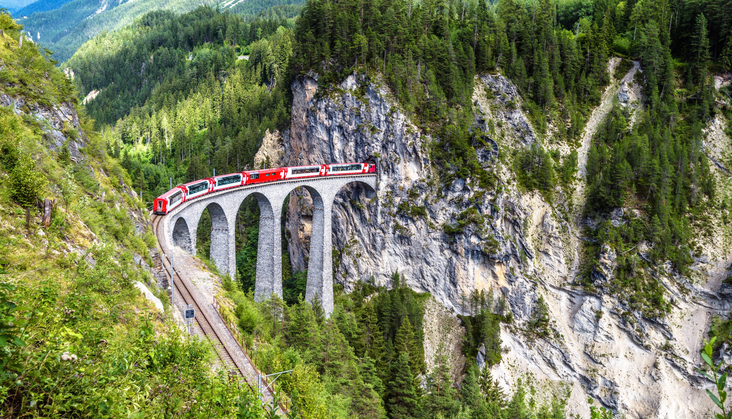 Discover Switzerland by train ("Bähnli")